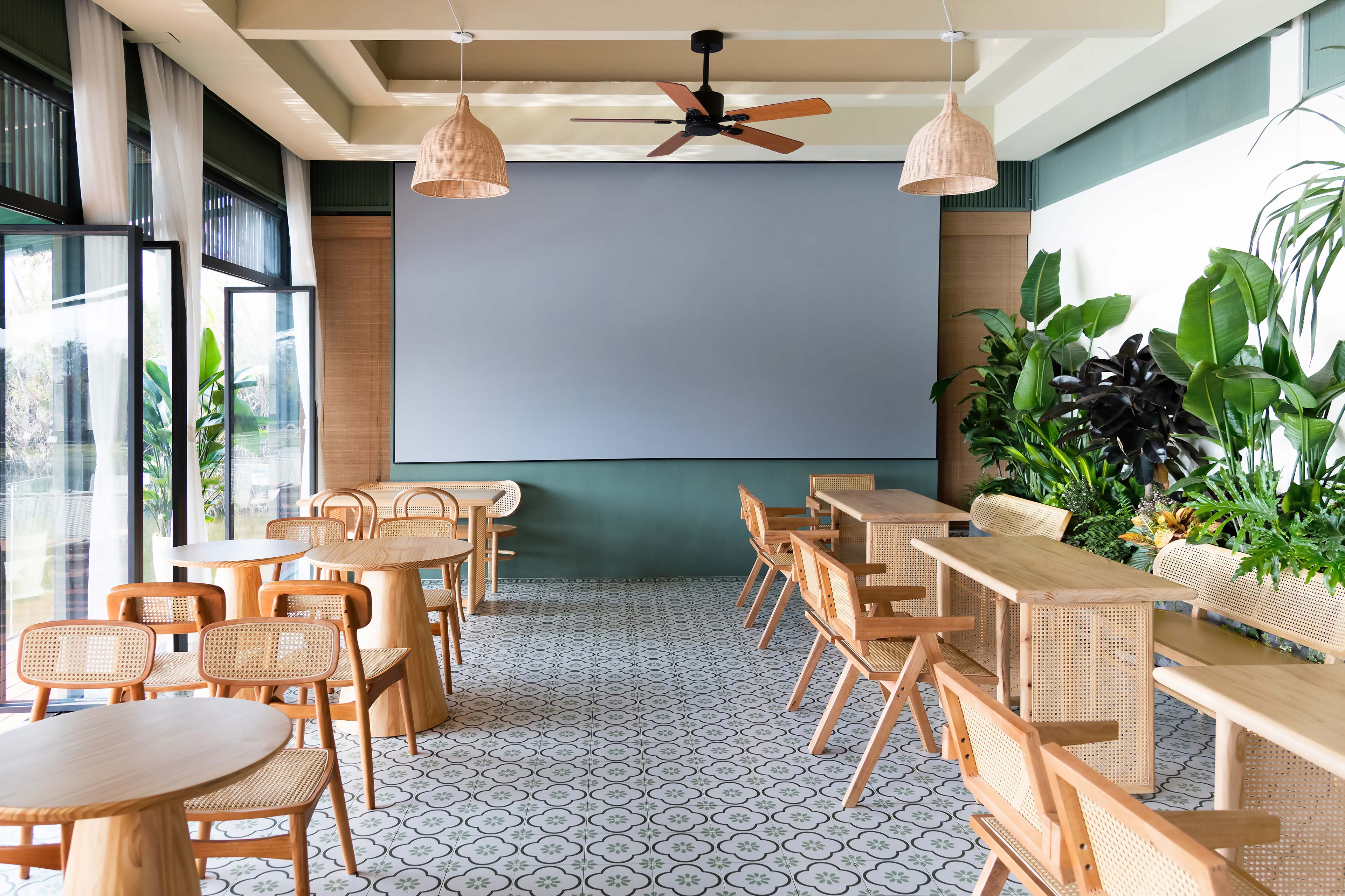 飲食店の床も常に美しく